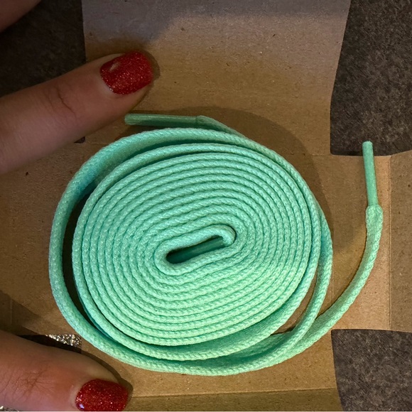 Air Jordan 1 Retro High OG 'Green Glow' - Picture 16 of 16